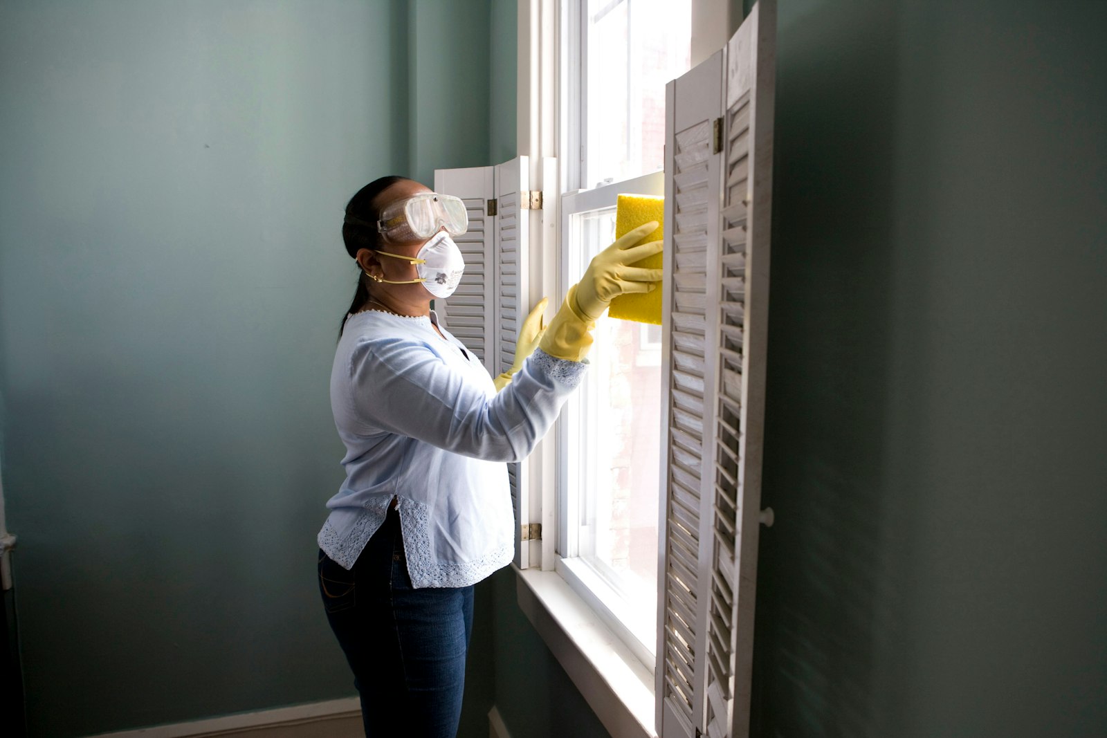 Cleaning and sanitation context in food environments